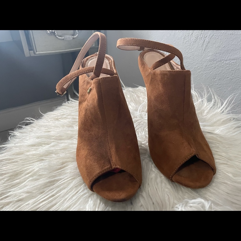 Heels - Picture 3 of 3